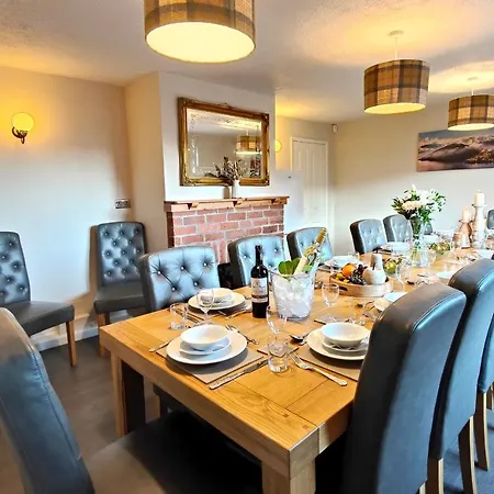Holiday home Yewtree House